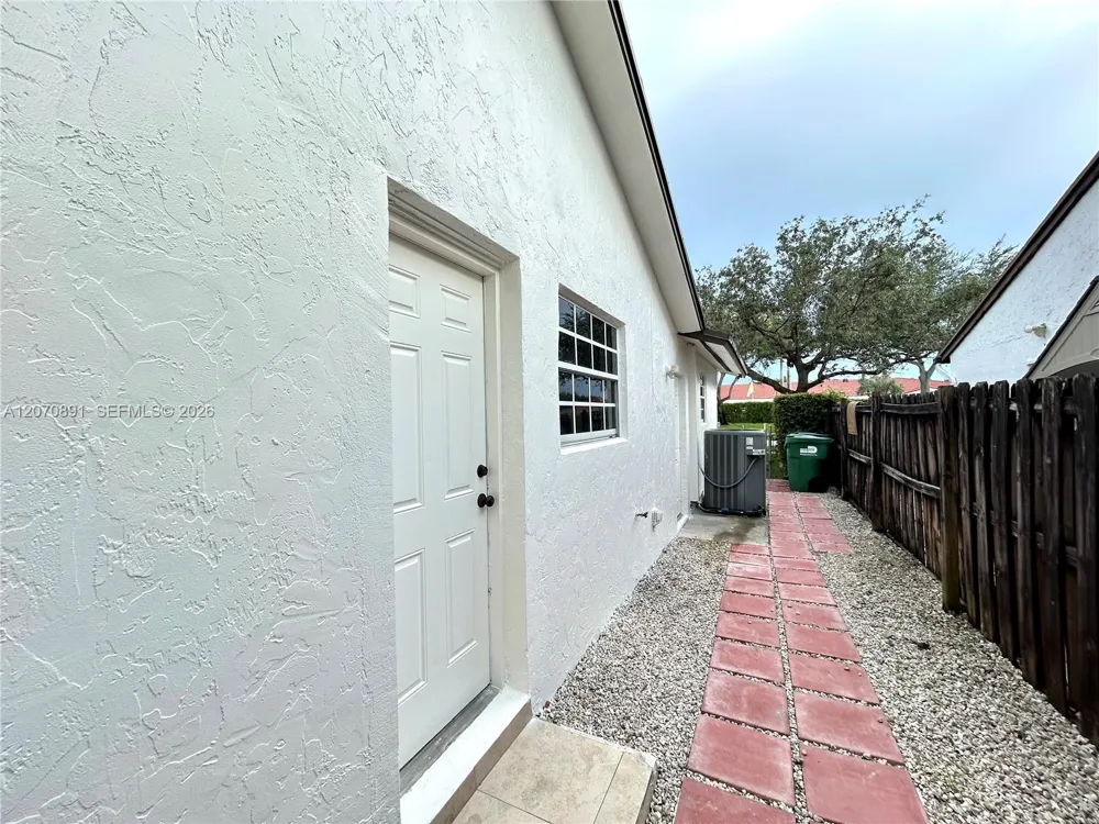 13971 SW 112th St #13971 Miami, FL 33186