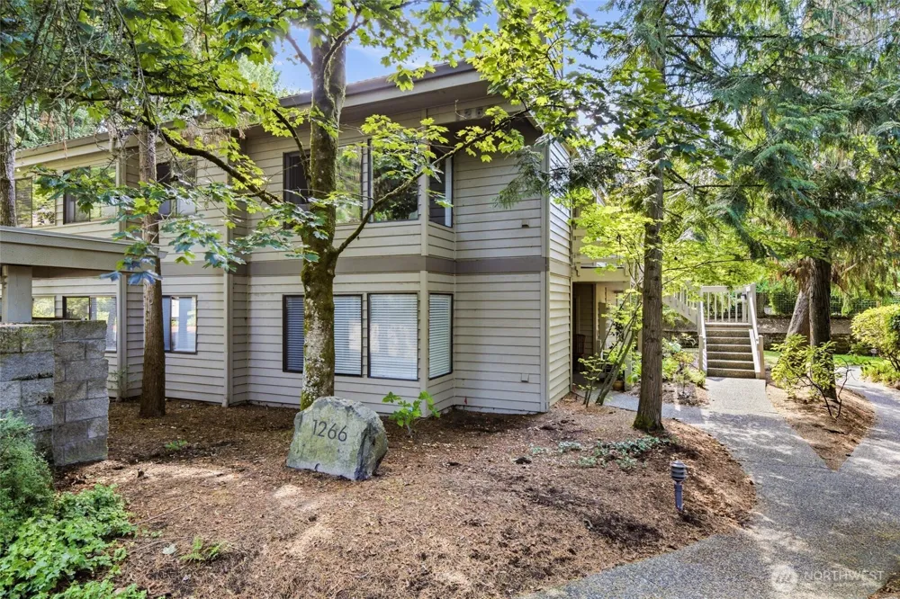 1266 Bellevue Way NE #2 Bellevue, WA 98004