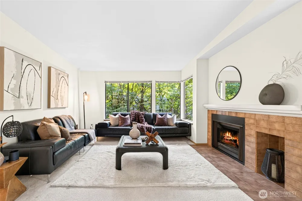 1266 Bellevue Way NE #2 Bellevue, WA 98004