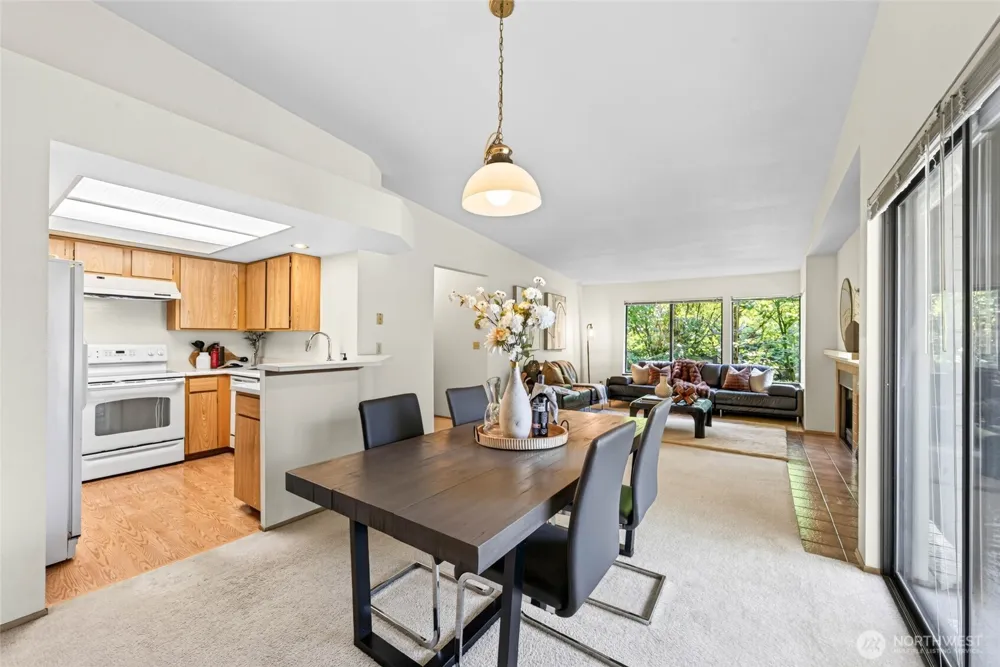 1266 Bellevue Way NE #2 Bellevue, WA 98004