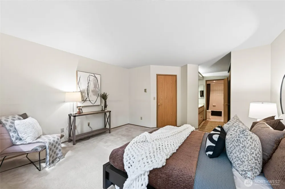 1266 Bellevue Way NE #2 Bellevue, WA 98004