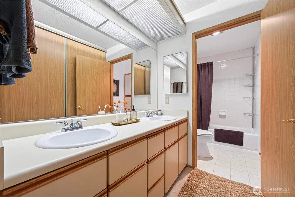 1266 Bellevue Way NE #2 Bellevue, WA 98004