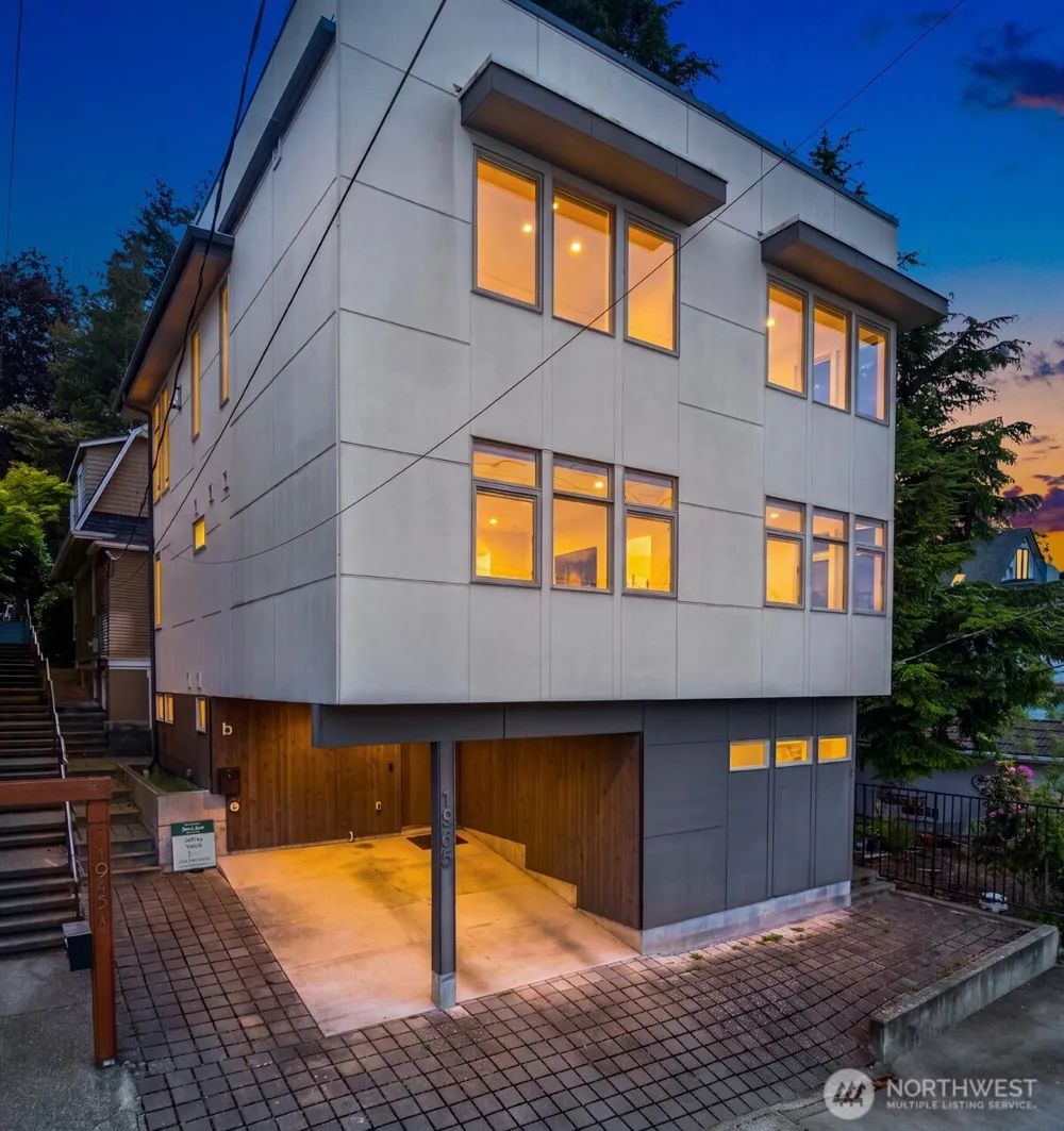 1935 B 7th Avenue W Seattle, WA 98119