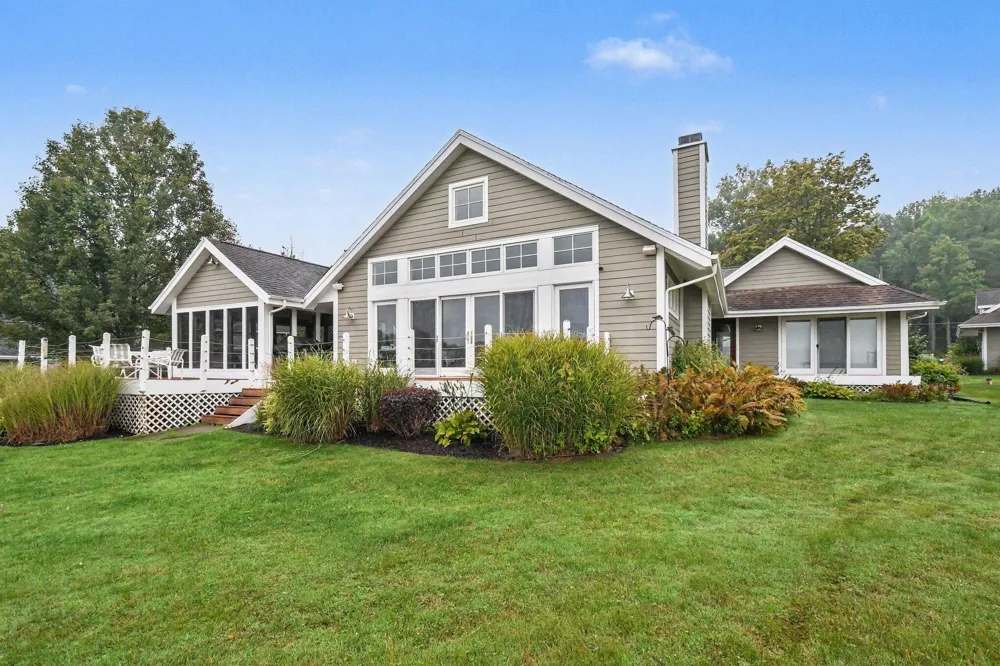 66055 South Drive Cassopolis, MI 49031