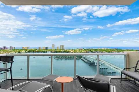 2640 Lake Shore Drive #2609