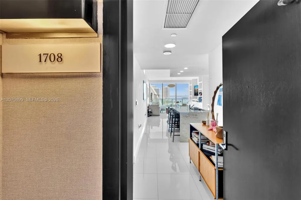 900 Biscayne Blvd #1708 Miami, FL 33132