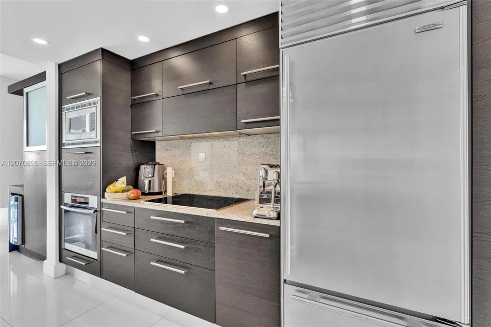 900 Biscayne Blvd #1708 Miami, FL 33132