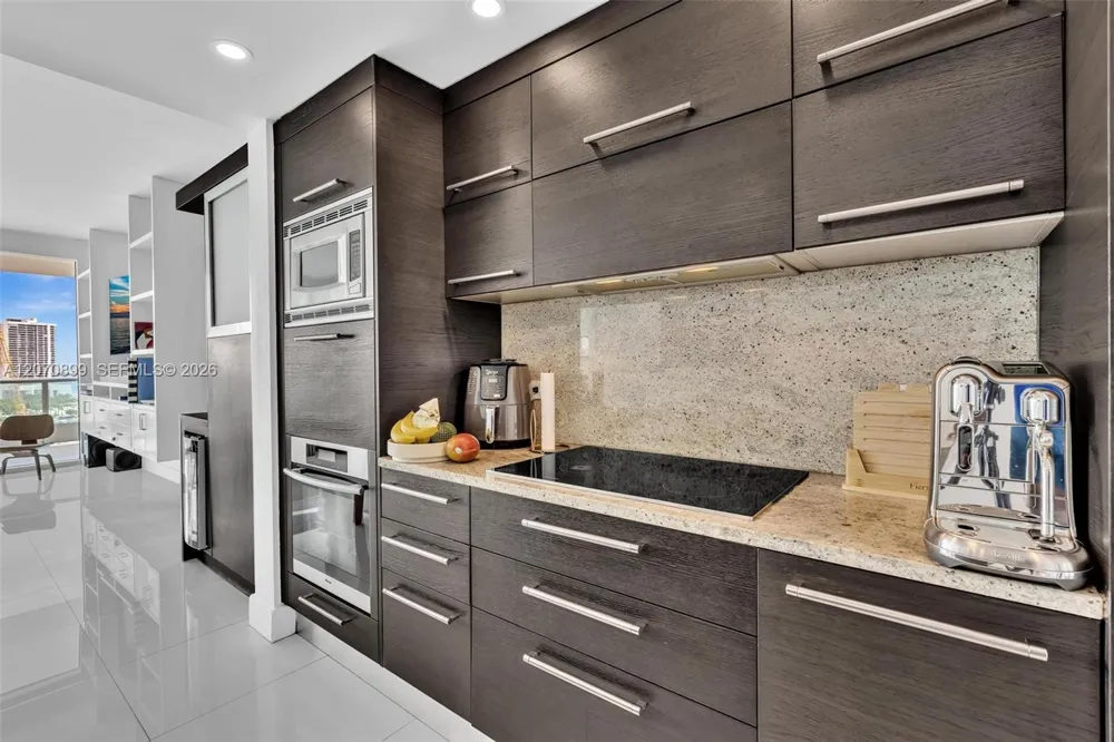 900 Biscayne Blvd #1708 Miami, FL 33132