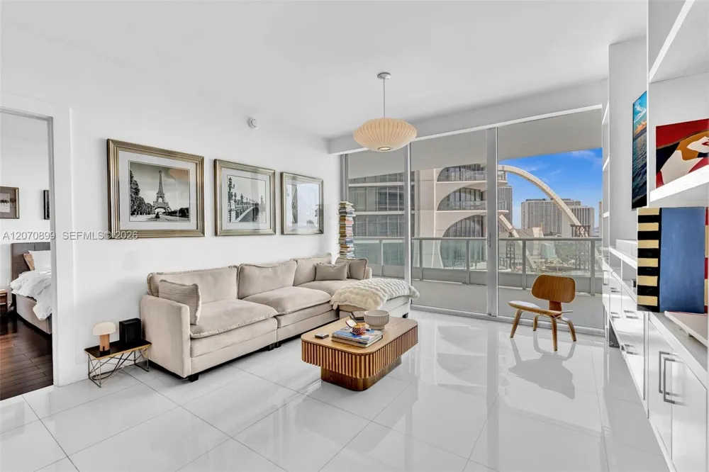 900 Biscayne Blvd #1708 Miami, FL 33132