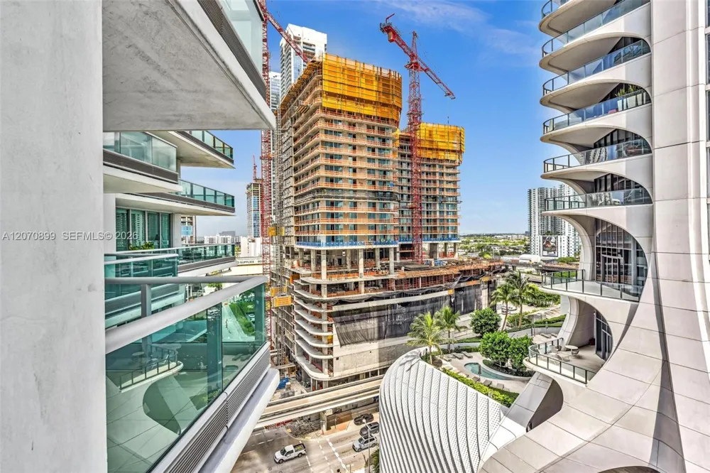 900 Biscayne Blvd #1708 Miami, FL 33132