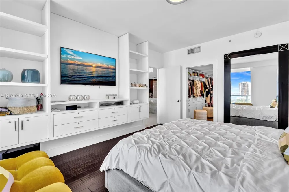 900 Biscayne Blvd #1708 Miami, FL 33132