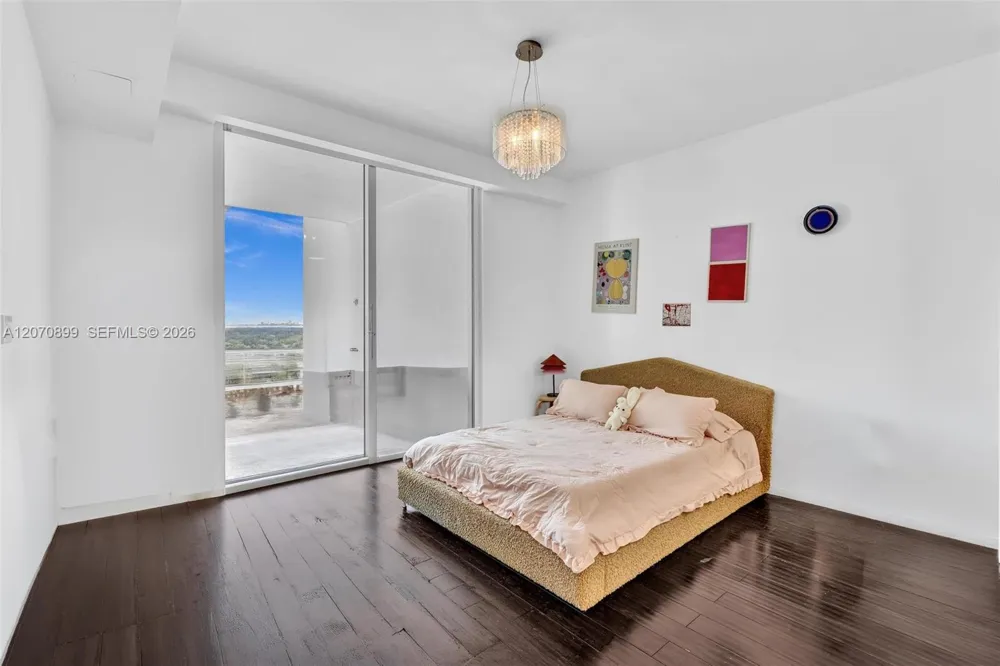 900 Biscayne Blvd #1708 Miami, FL 33132
