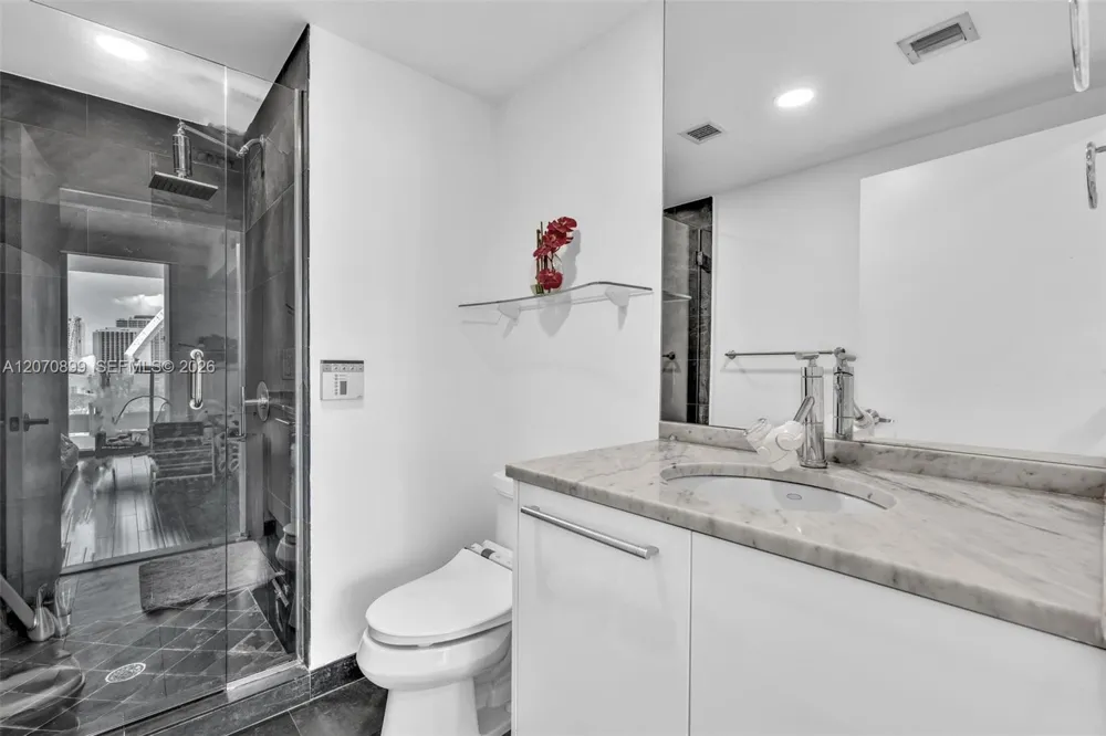 900 Biscayne Blvd #1708 Miami, FL 33132