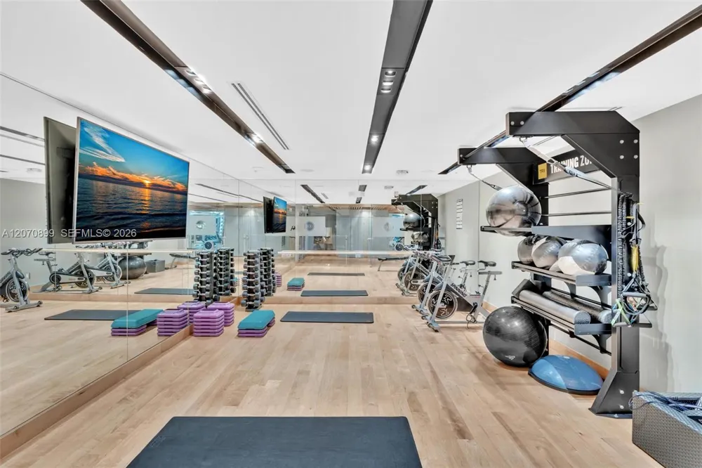 900 Biscayne Blvd #1708 Miami, FL 33132