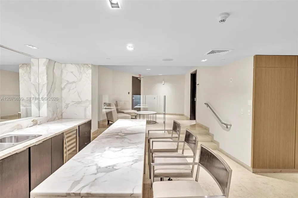 900 Biscayne Blvd #1708 Miami, FL 33132