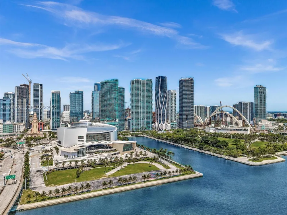 900 Biscayne Blvd #1708 Miami, FL 33132