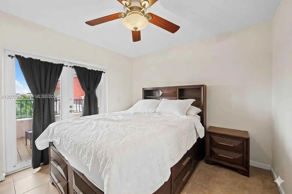 1033 NE 17th Way #1202 Fort Lauderdale, FL 33304