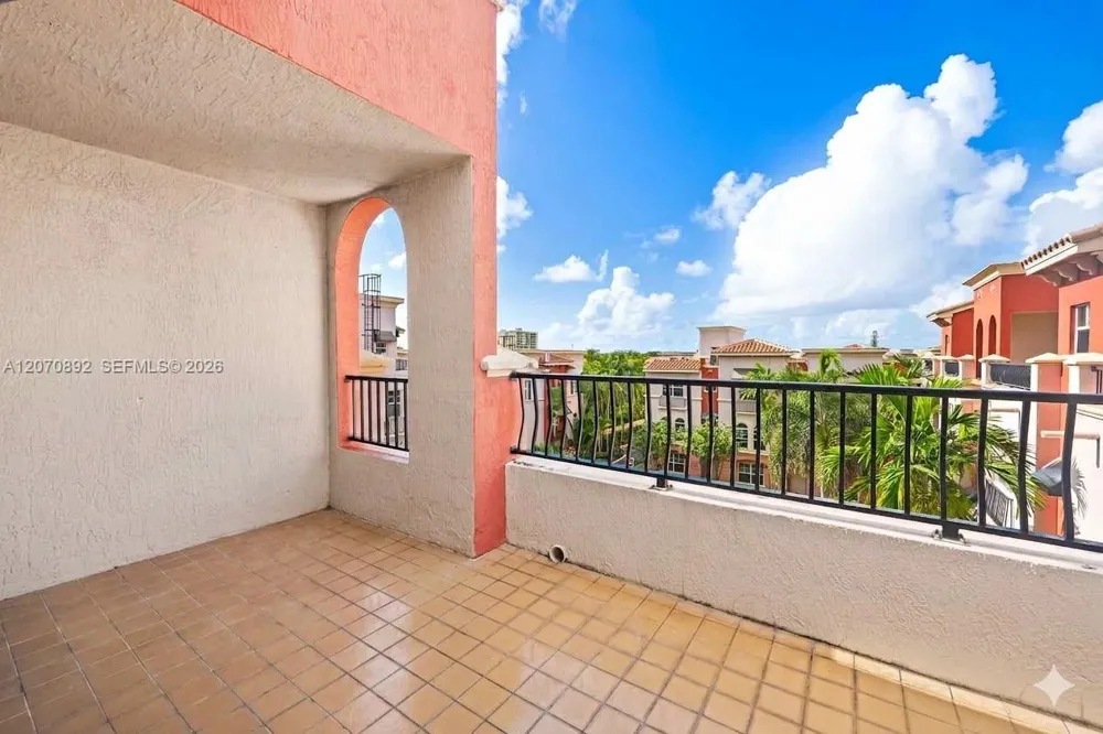 1033 NE 17th Way #1202 Fort Lauderdale, FL 33304