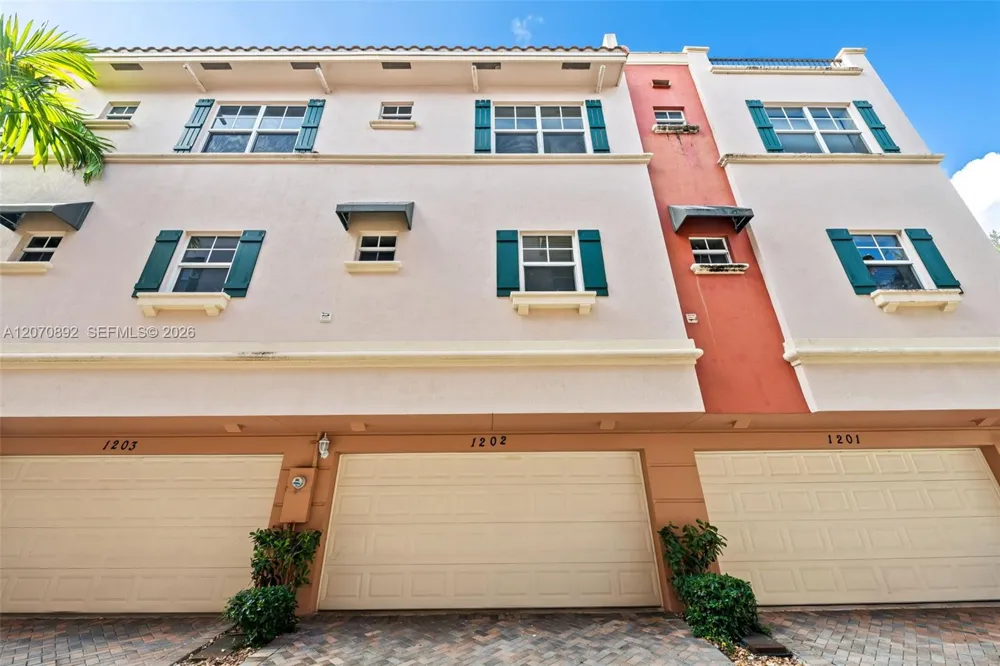 1033 NE 17th Way #1202 Fort Lauderdale, FL 33304