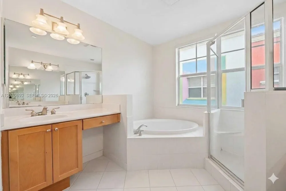 1033 NE 17th Way #1202 Fort Lauderdale, FL 33304