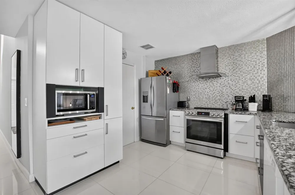 2260 Discovery Circle W Deerfield Beach, FL 33442