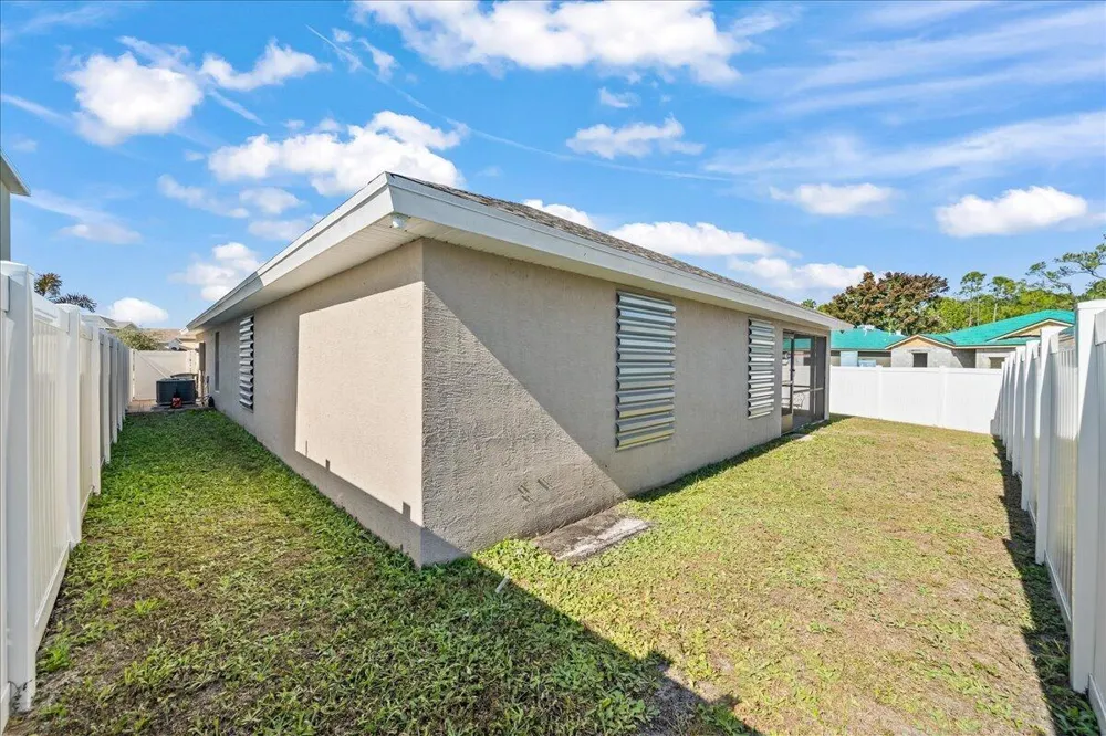 340 PALM BREEZES DRIVE Fort Pierce, FL 34945