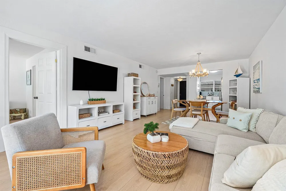 621 E Woolbright Road #B407 Boynton Beach, FL 33435