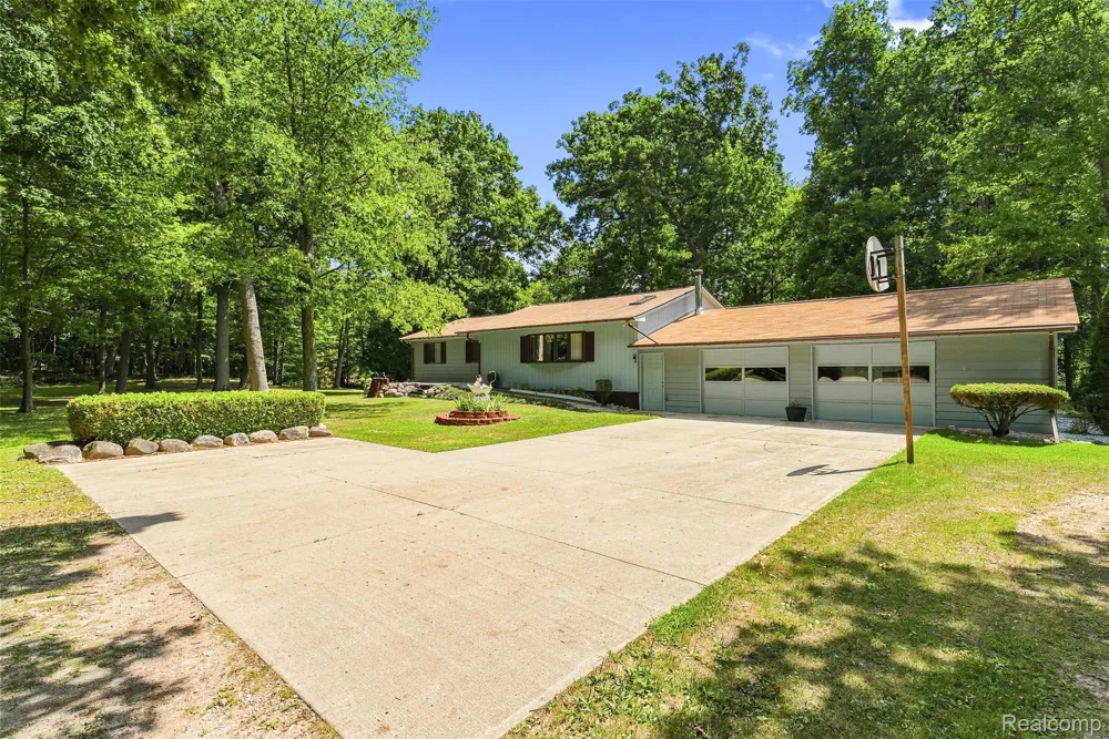 1905 Justice Drive Brandon Charter Township, MI 48462