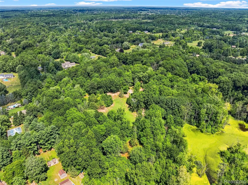 1905 Justice Drive Brandon Charter Township, MI 48462