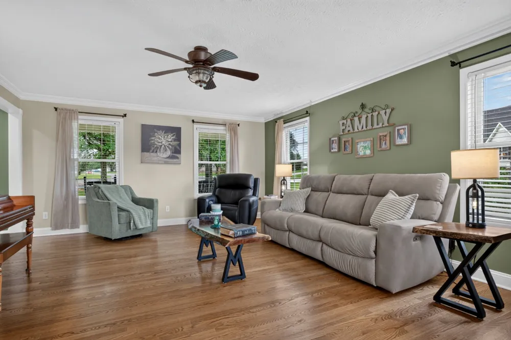 214 Lake Villa Cir Morrison, TN 37357