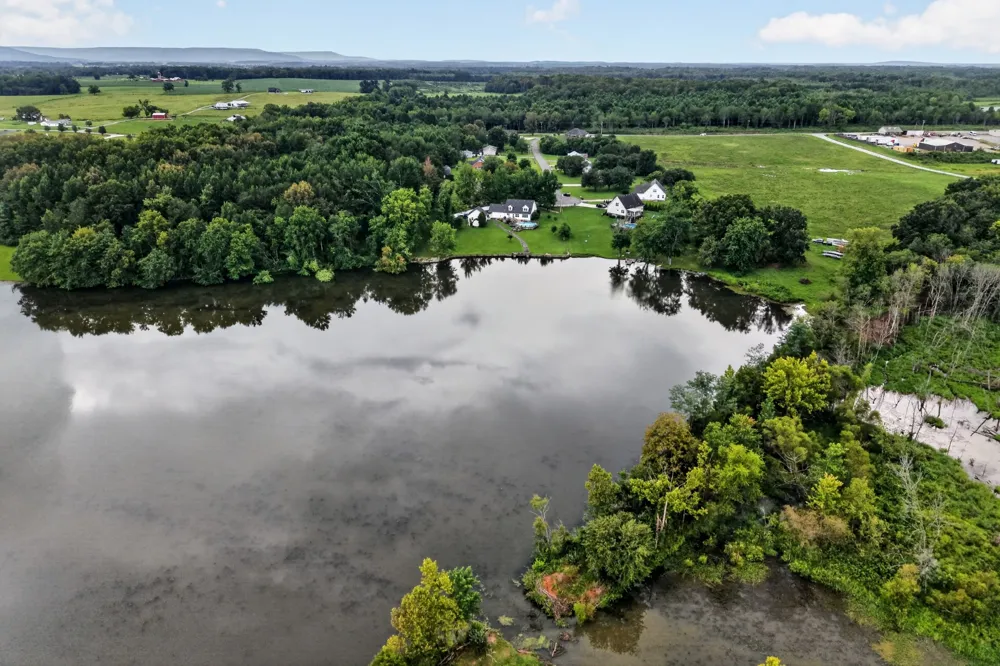 214 Lake Villa Cir Morrison, TN 37357