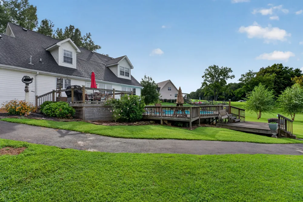 214 Lake Villa Cir Morrison, TN 37357