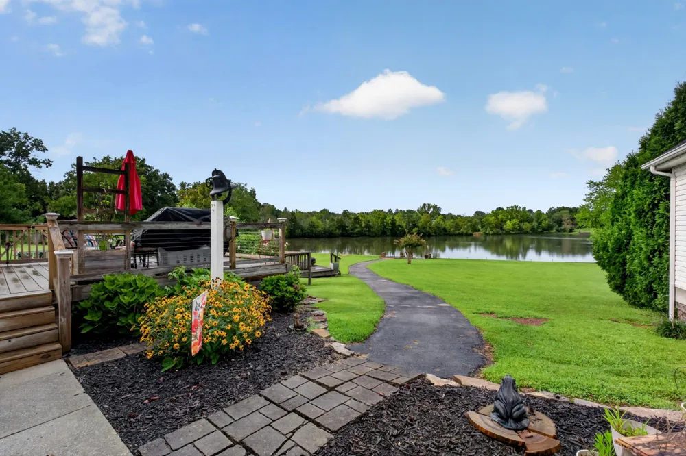 214 Lake Villa Cir Morrison, TN 37357