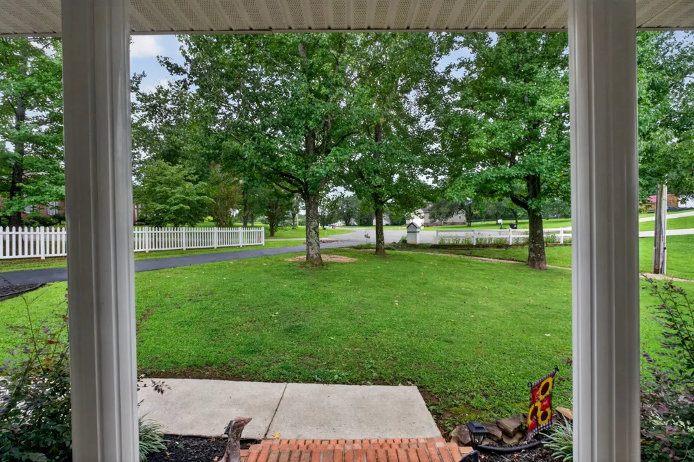 214 Lake Villa Cir Morrison, TN 37357
