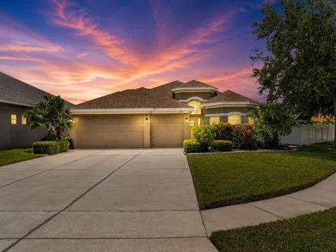 1724 MIRA LAGO CIRCLE
