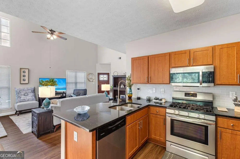 2505 Thorngate DR Acworth, GA 30101