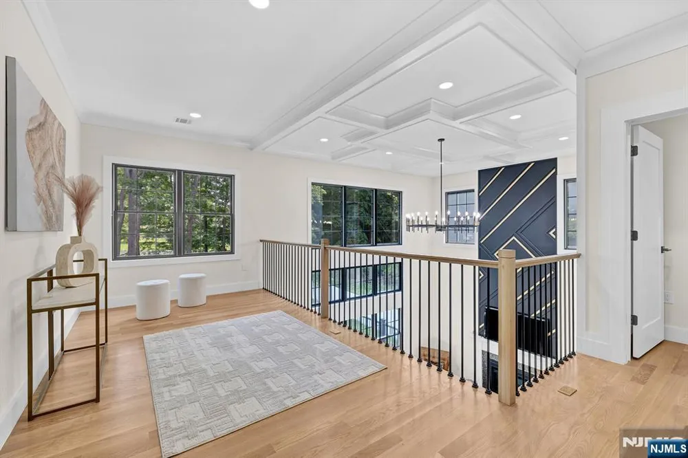 275 Beachwood Road Par-Troy Hills, NJ 07054