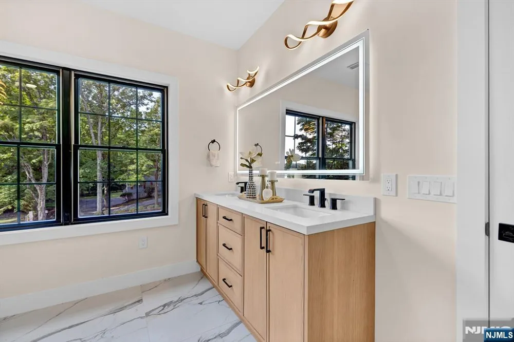 275 Beachwood Road Par-Troy Hills, NJ 07054