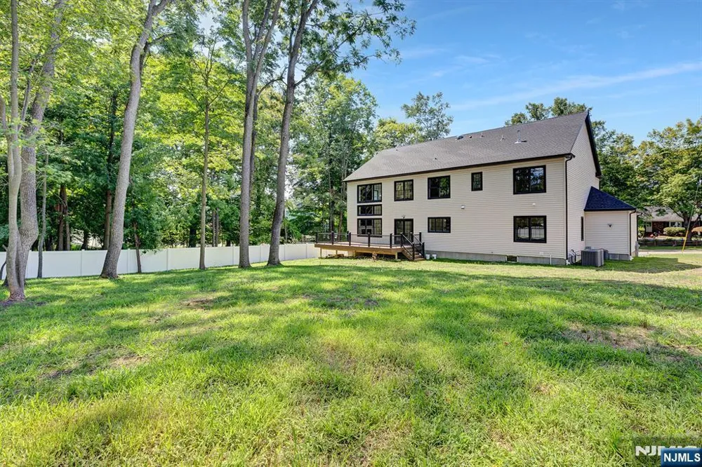 275 Beachwood Road Par-Troy Hills, NJ 07054