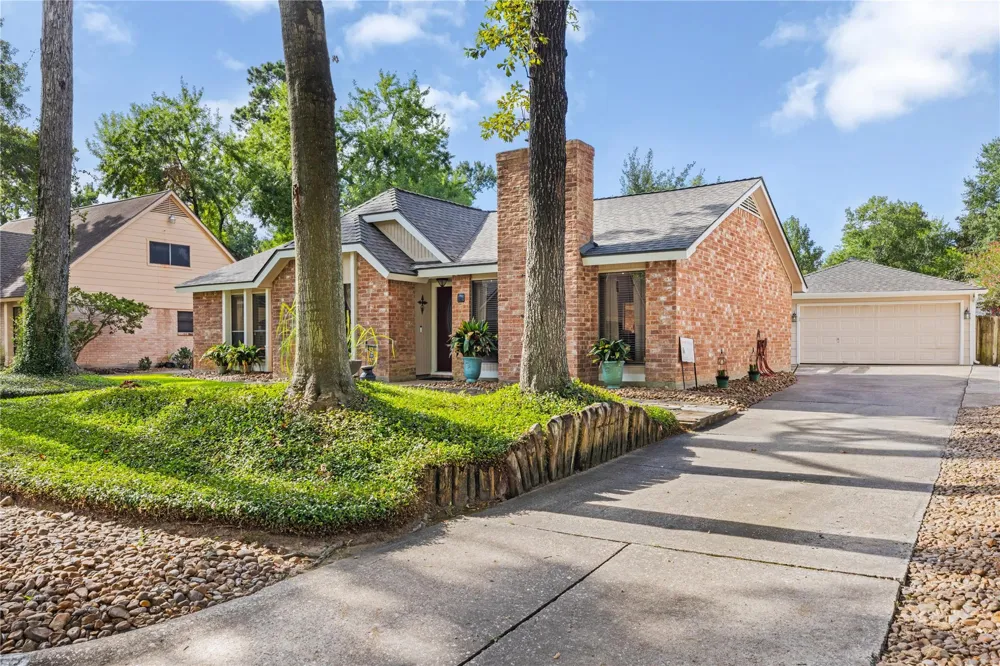 3726 Golden Lake Drive Kingwood, TX 77345