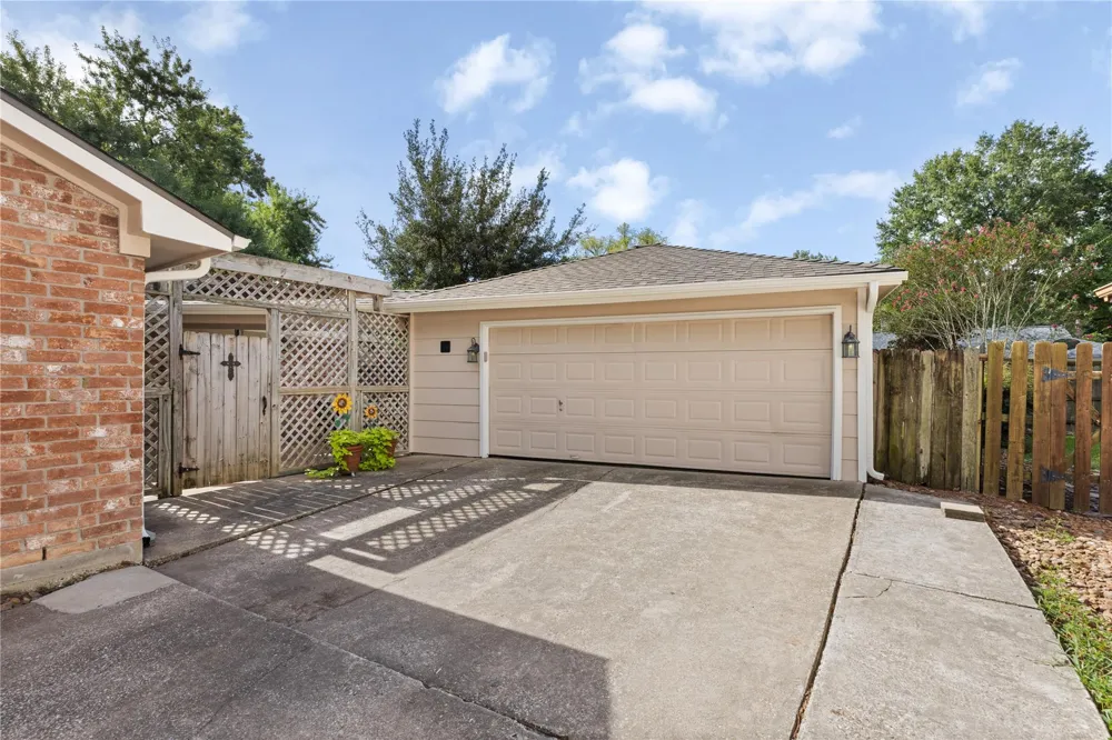 3726 Golden Lake Drive Kingwood, TX 77345