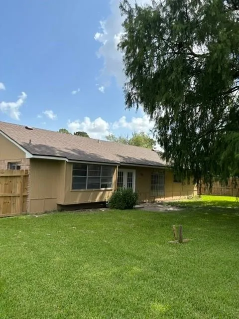 2910 Heritage House Drive Webster, TX 77598