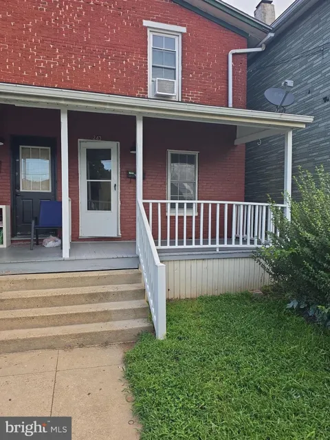 243 E VALLEY ROAD