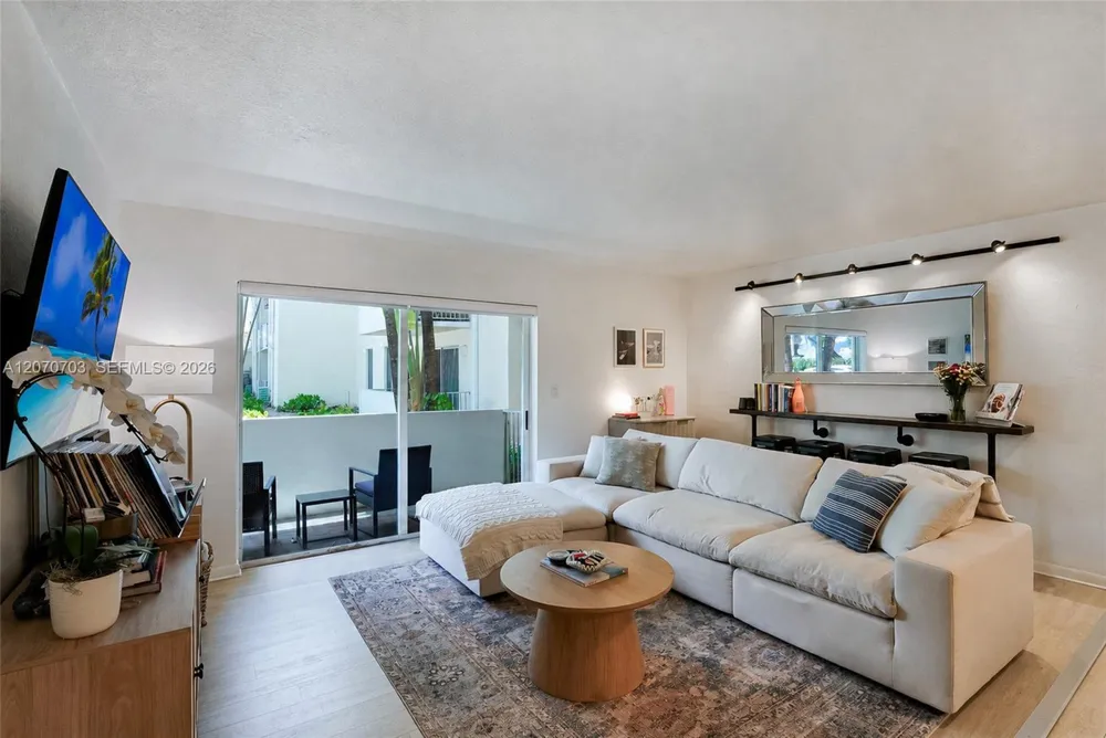 8950 SW 69th Ct #109 Pinecrest, FL 33156