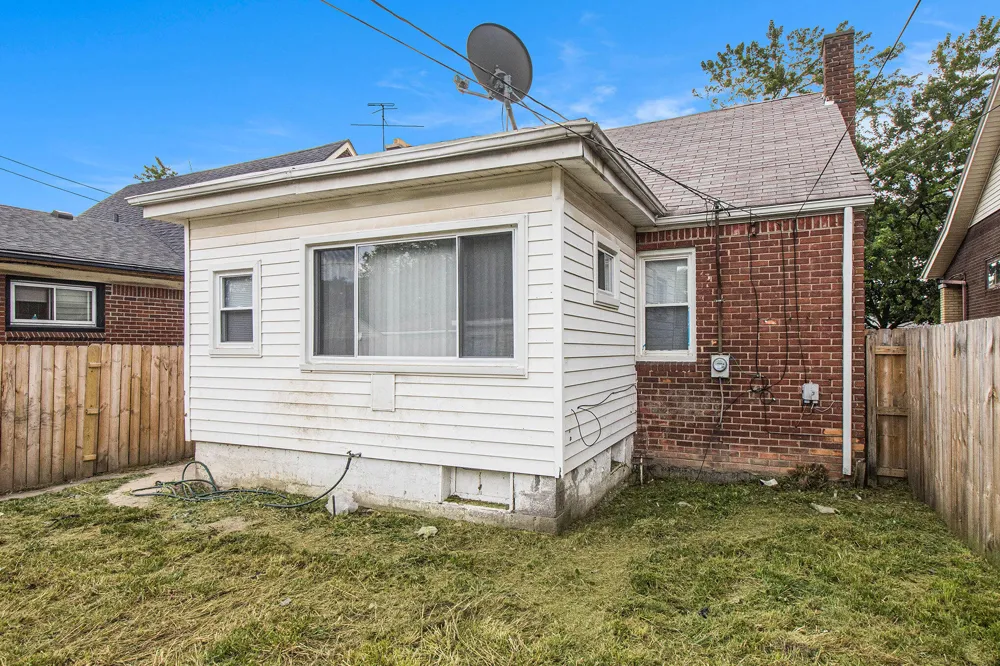 19312 Goulburn Avenue Detroit, MI 48205