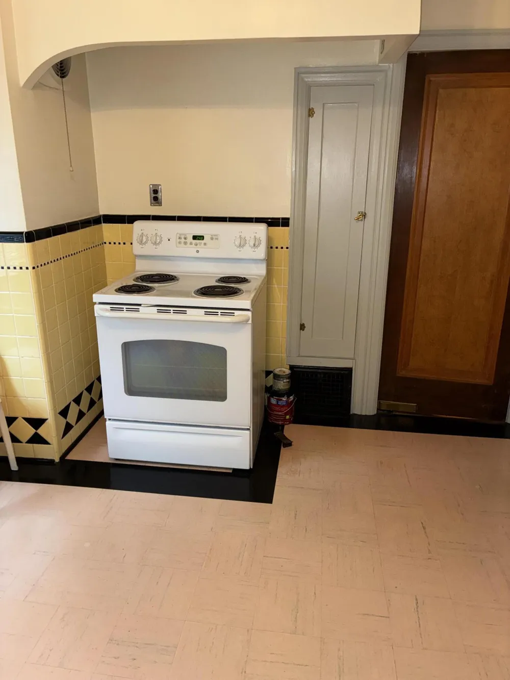 10734 E Outer Drive E Detroit, MI 48224