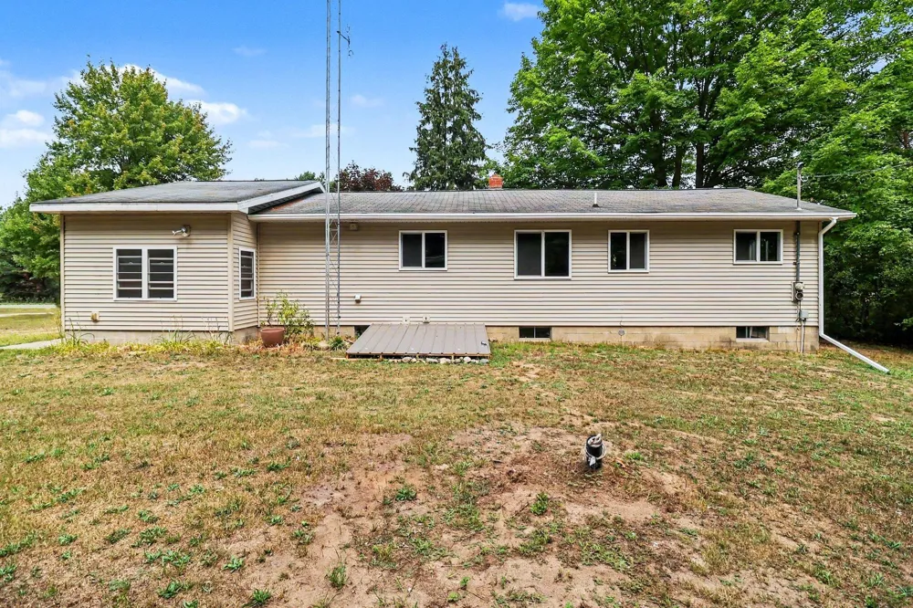 1061 E Fountain Road Free Soil, MI 49411