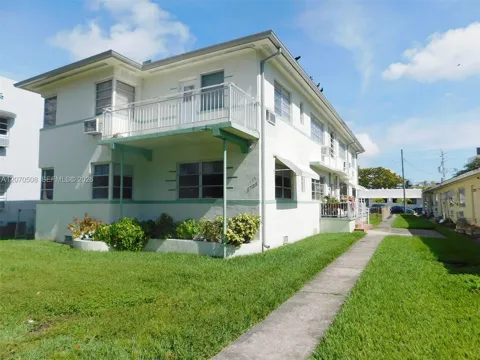 1735 Marseille Dr #2