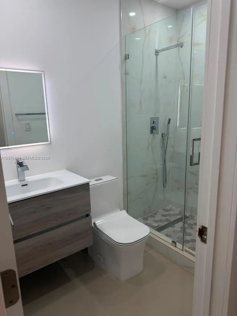 861 E 33rd St #1 Hialeah, FL 33013