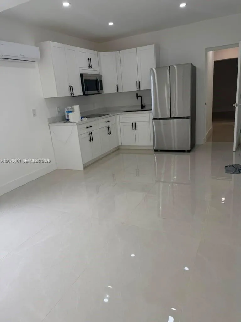861 E 33rd St #1 Hialeah, FL 33013